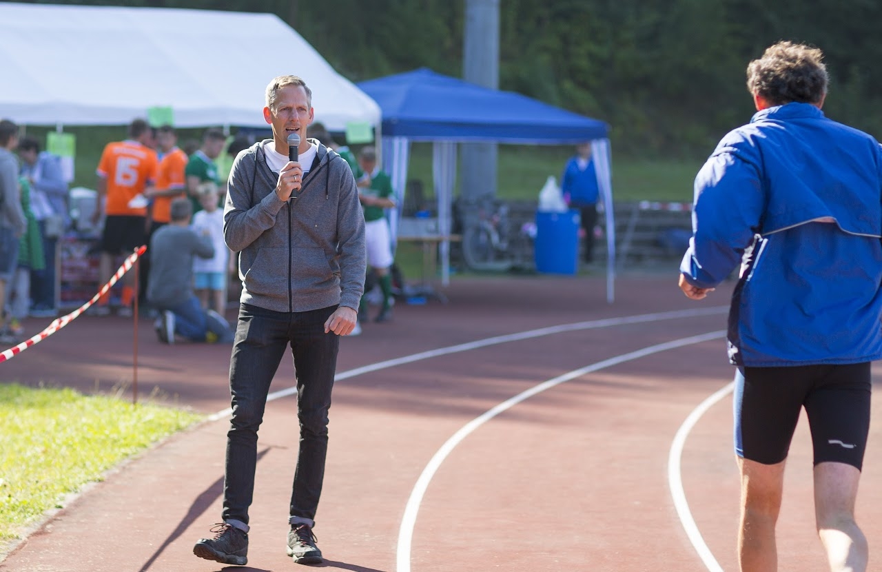 Bild vom 9. Benefizlauf im Jahr 2016. Dies ist das 88. Bild.